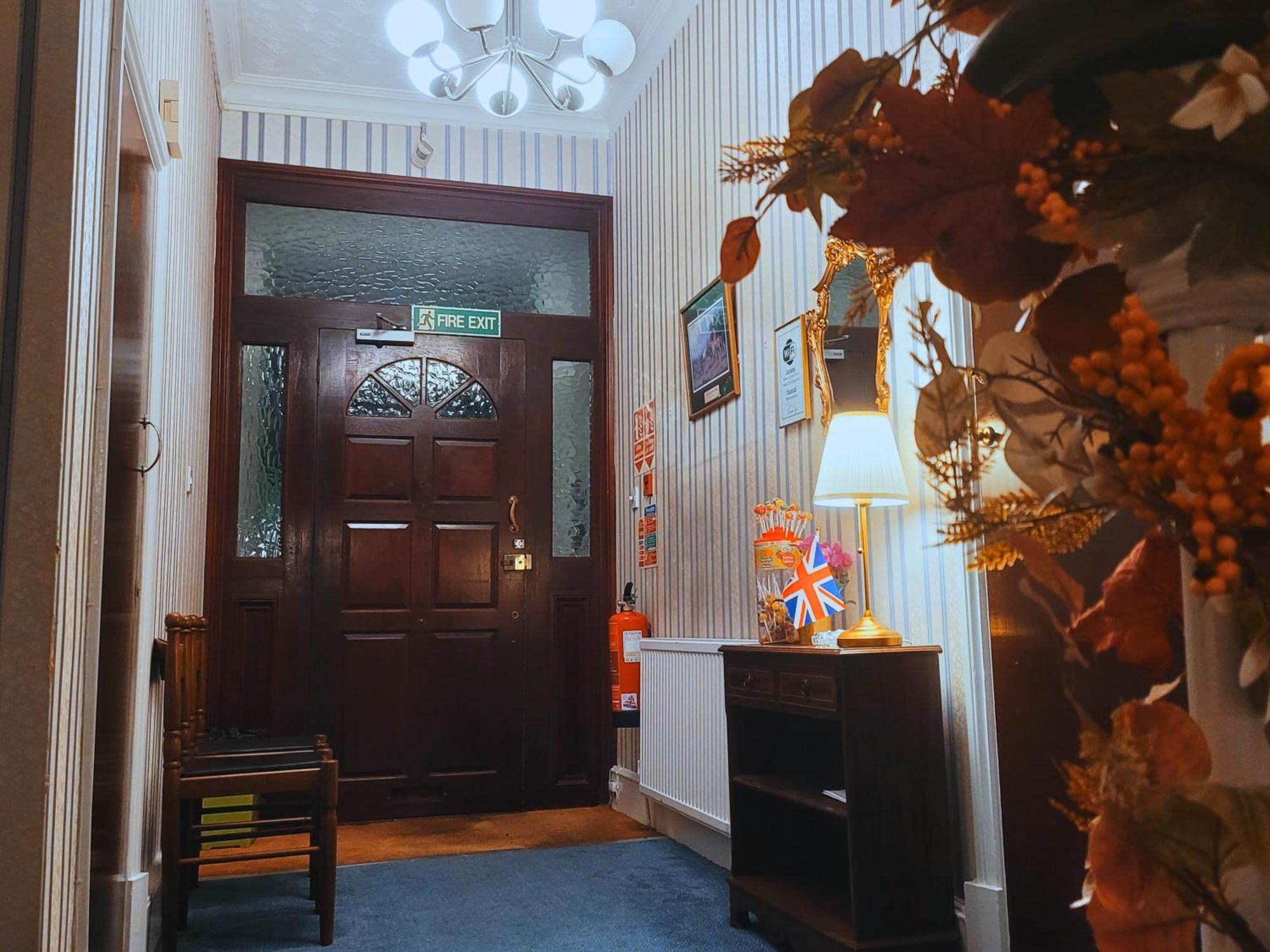 Helen'S Hotel Near Wembley Лондон Екстер'єр фото